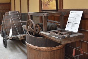 カタシモワインフードの創業当時の醸造道具（柏原市文化財）